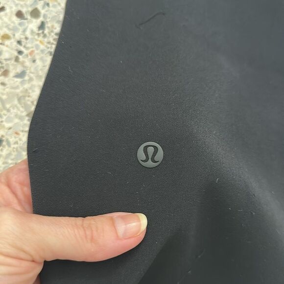 Lululemon On the Fly Crop pants drawstring black 10 woven - Picture 9 of 9
